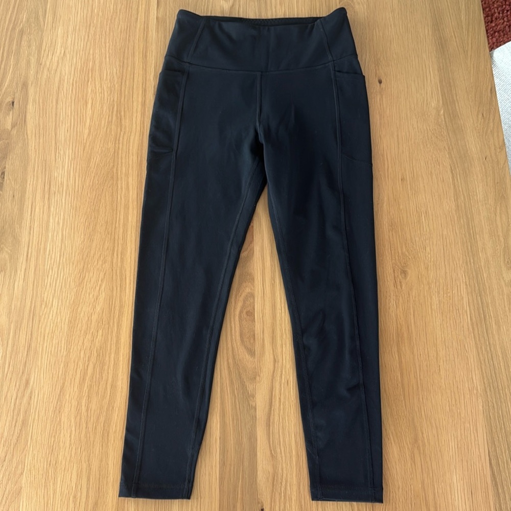 Victoria Secret yoga pants with pockets size 8, black, 7/8th length, never worn